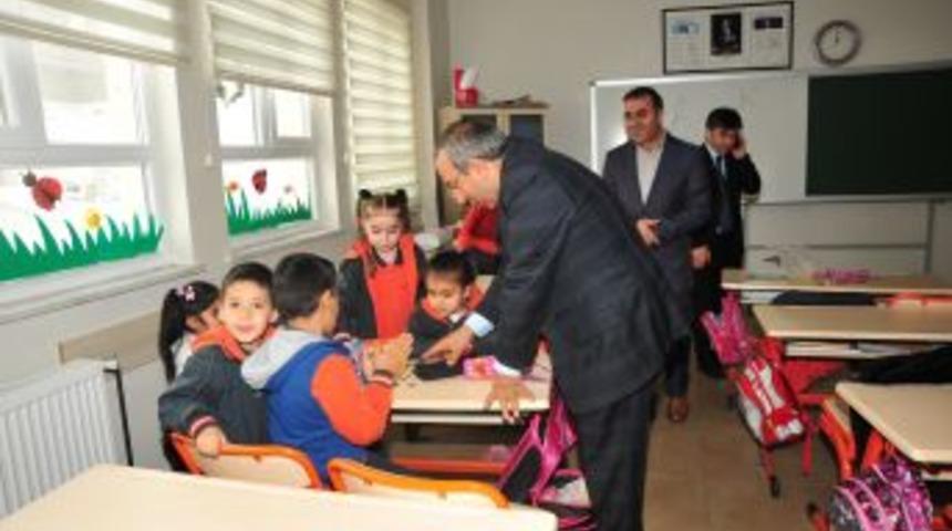 Rekt&ouml;r Battal, &Ouml;zel Serhat Lisesi'ni Ziyaret Etti