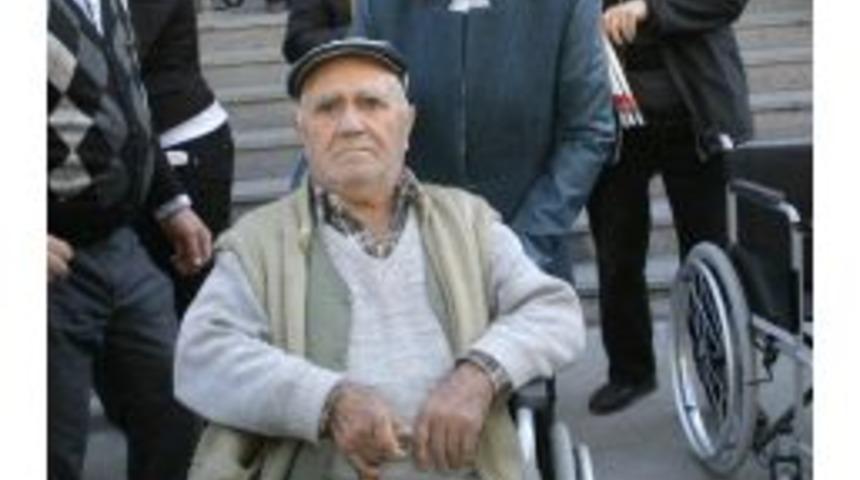 Aydın Belediyesi Engellilere Tekerlekli Sandalye Verdi