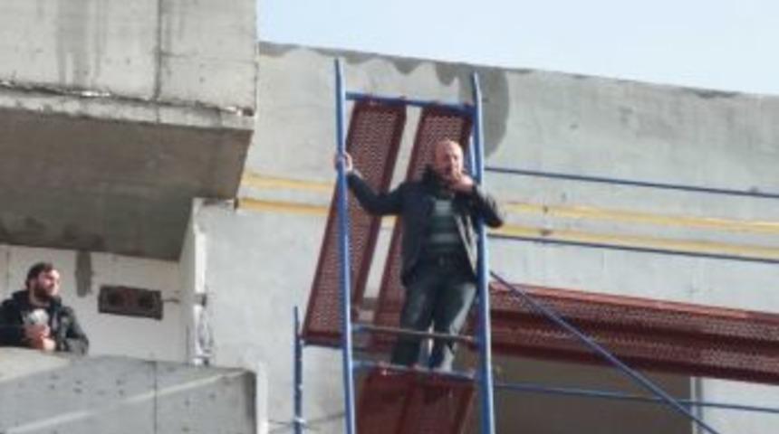 İnşaatın 9. Katına &Ccedil;ıkarak İntihar Etmek İstedi