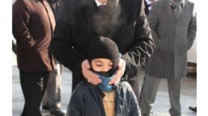 Ak Parti Sahaya İnerek Soğuk Havayı Isıttı