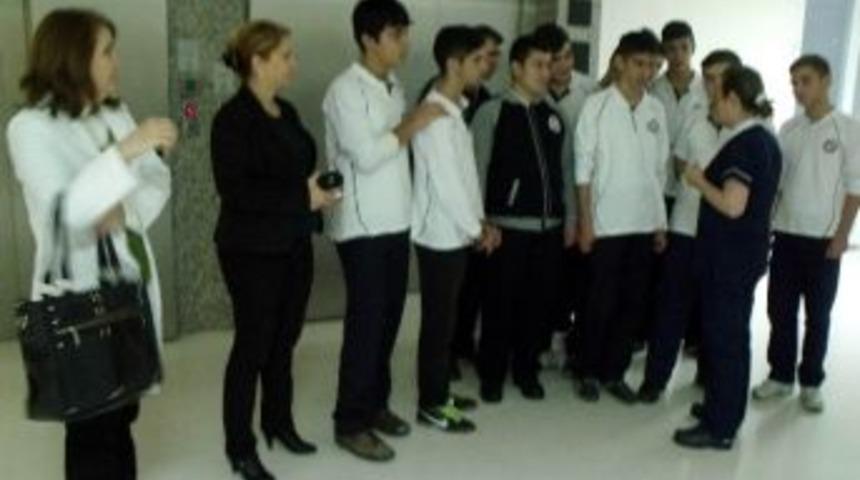 &Ouml;zel Sevgi Hastanesi'ne &Ouml;zel Ziyaret