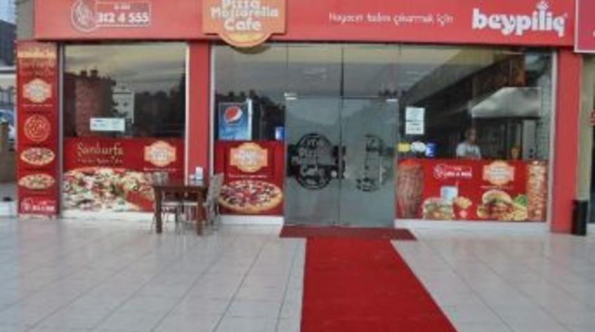 Belediye&rsquo;den Pizza Mozzarella Cafe&rsquo;ye Mavi Bayrak &Ouml;d&uuml;l&uuml;