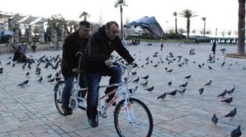 Engelli Dostlar Bisikletle Manisa&rsquo;dan Ankara&rsquo;ya Gidiyor