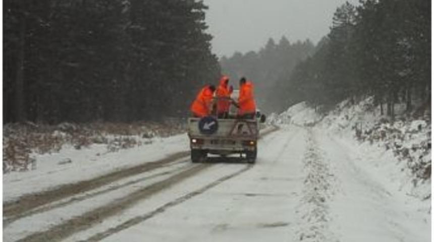 Kaz Dağları'nda Kar Yağışı Ulaşımı Olumsuz Etkiliyor
