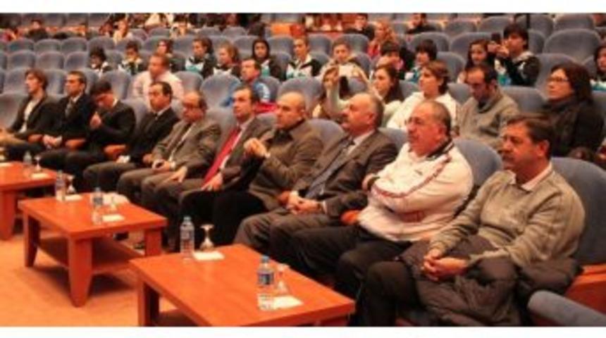 Pa&uuml;&rsquo;de T&uuml;rkiye&rsquo;de Kadın Futbolu Paneli D&uuml;zenlendi