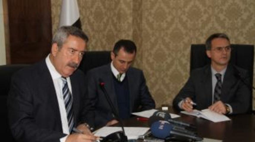 Diyarbakır Valisi Kıra&ccedil;&rsquo;tan Karla M&uuml;cadele A&ccedil;ıklaması