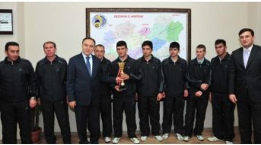 Şampiyon Cirit&ccedil;iler Vali Altıparmak&rsquo;ı Ziyaret Etti