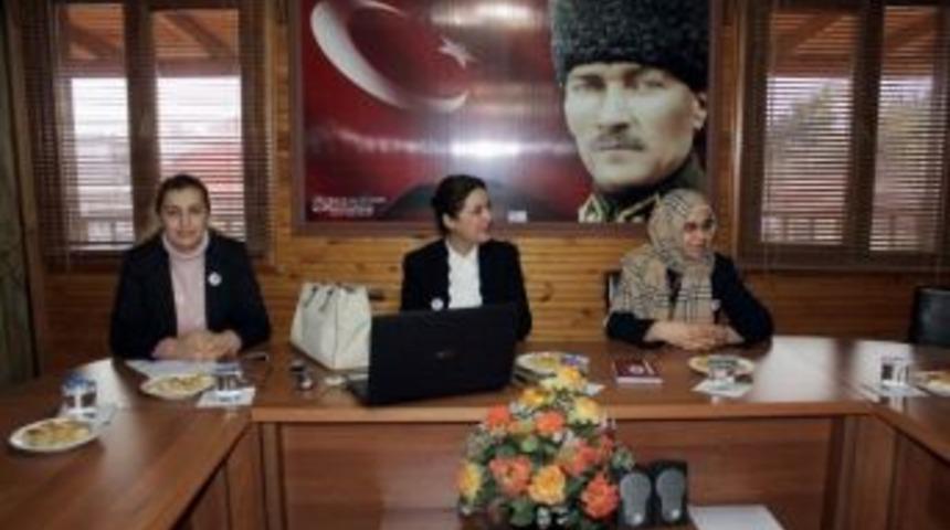 G&ouml;n&uuml;l El&ccedil;ileri Toplandı