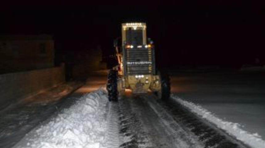 Kapanan K&ouml;y Yolları Ulaşıma A&ccedil;ıldı
