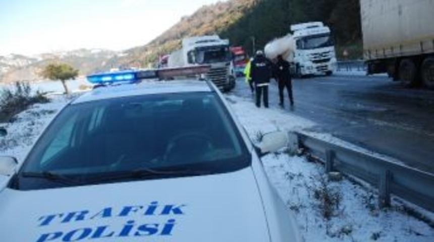Zonguldak-istanbul Yolu Buzlanma Nedeniyle Trafiğe Kapandı