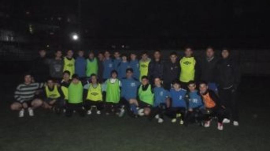 Tuğlaspor Ve Işıklı Demirspor Dostluk Ma&ccedil;ında Karşı Karşıya Geldi