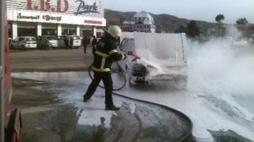 Hareket Halindeki Ara&ccedil; Alev Aldı