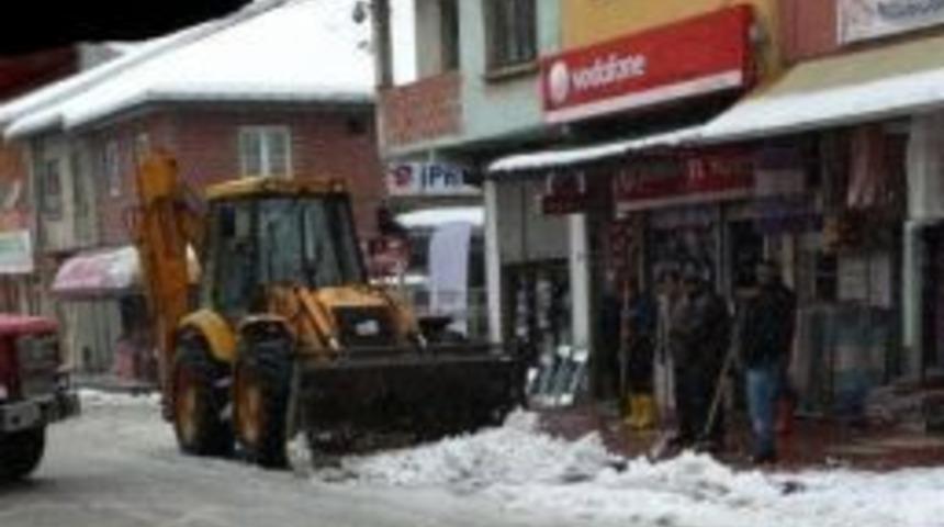 Perşembe'de Karla Mücadele Başladı