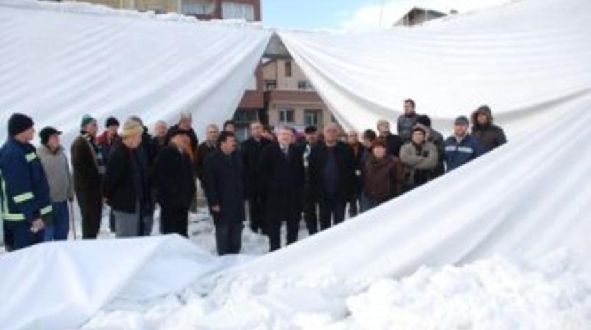 Pazar Yerinin Brandası Kara Dayanamadı