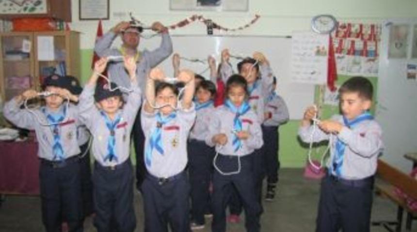 Atat&uuml;rk İlkokulu &Ouml;ğrencilerine İzcilik Kursu