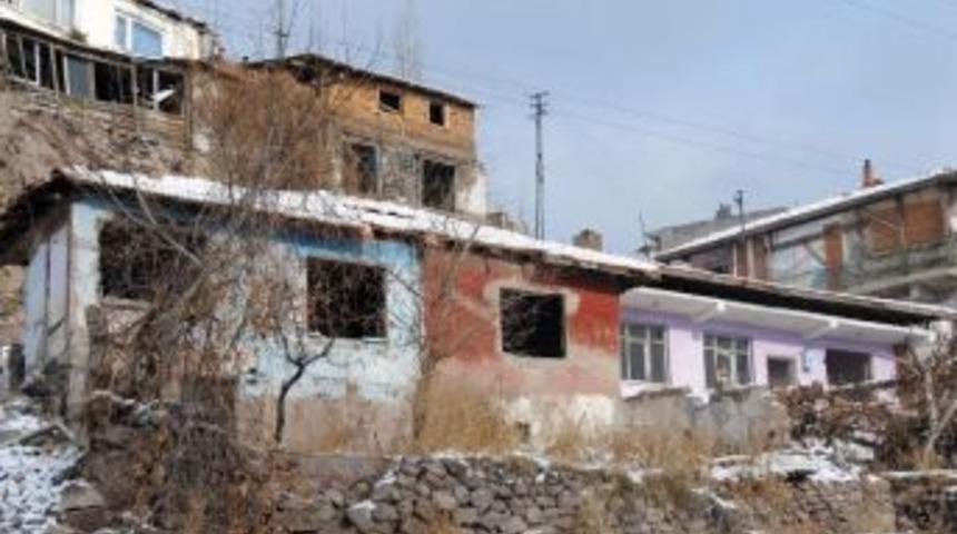 Altındağ Belediyesi'nin Ka&ccedil;ak Yapılarla M&uuml;cadelesi S&uuml;r&uuml;yor