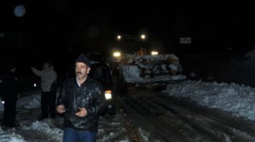 Mahsur Kalan Vatandaşlar 26 Saat Sonra Kurtarıldı