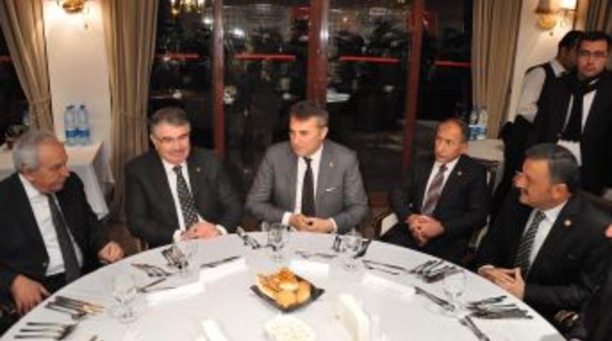 Milletvekilleri B&uuml;t&ccedil;e G&ouml;r&uuml;şmelerine 'Beşiktaş' Arası Verdi