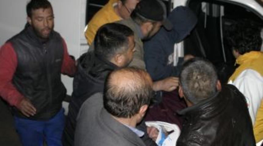 Aydın'da Kaza: Ara&ccedil;ta Sıkışan S&uuml;r&uuml;c&uuml; G&uuml;&ccedil;l&uuml;kle &Ccedil;ıkarıldı