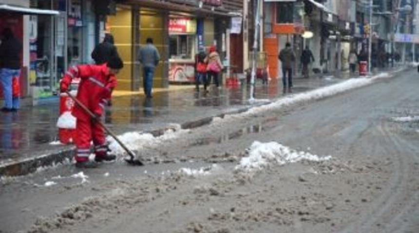 Zonguldak&rsquo;ta Okullar 1 G&uuml;nl&uuml;ğ&uuml;ne Tatil Edildi