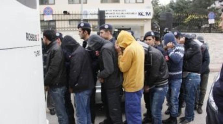 Hatay&rsquo;da Uyuştucu Operasyonu: 30 G&ouml;zaltı