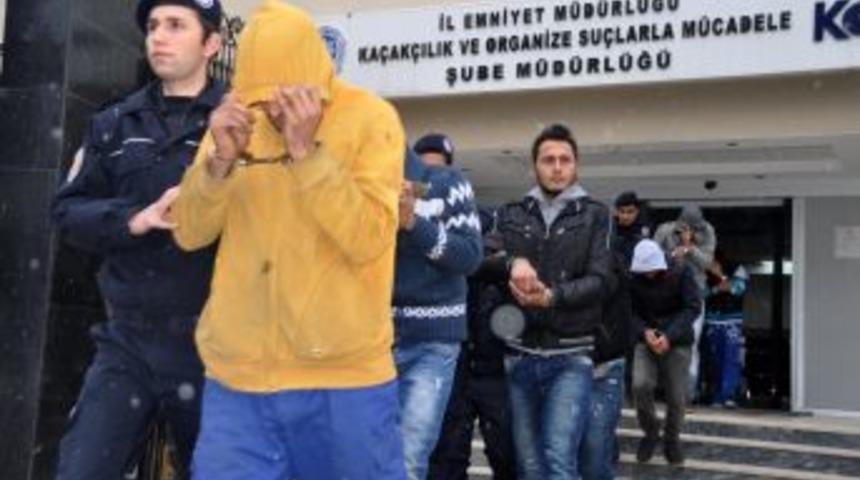 Hatay'da 'torbacılara' Şafak Operasyonu