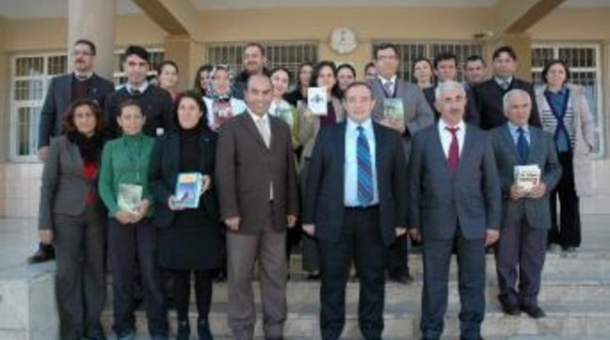 Demre&rsquo;de &Ouml;ğretmenler İstediği Kitabı Okuyor