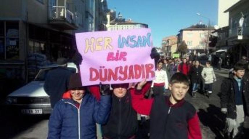 &Ouml;ğrenciler İnsan Hakları Y&uuml;r&uuml;y&uuml;ş&uuml;