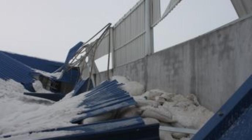 Cizre&rsquo;de Yağan Yoğun Kar 3 Fabrikayı Yıktı