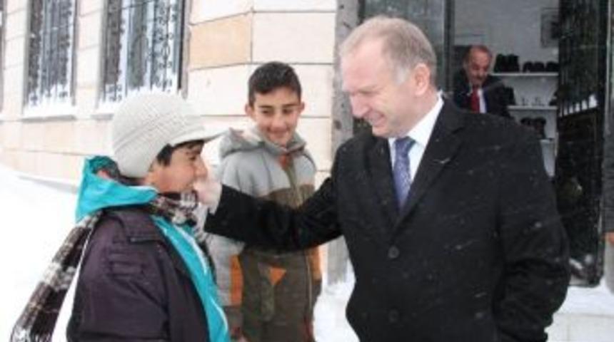 Vali Ceylan&rsquo;dan K&ouml;ylere Ziyaret
