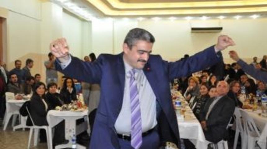 Dayanışma Yemeğinde Başkan Alıcık&rsquo;tan Zeybek G&ouml;sterisi