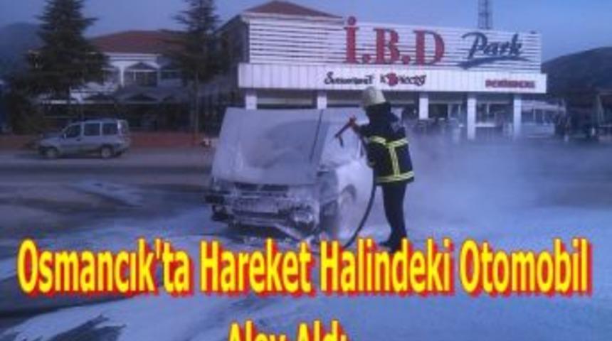 Osmancık'ta hareket halindeki otomobil alev aldı