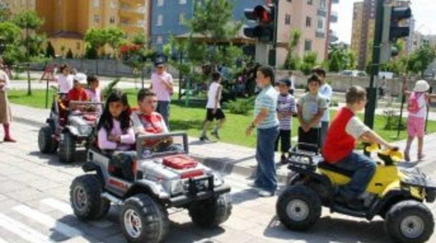 Anaokullarına Trafik Eğitim Pisti