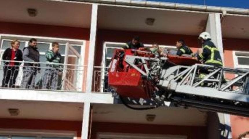 Hastanede Ger&ccedil;eğini Aratmayan Yangın Tatbikatı