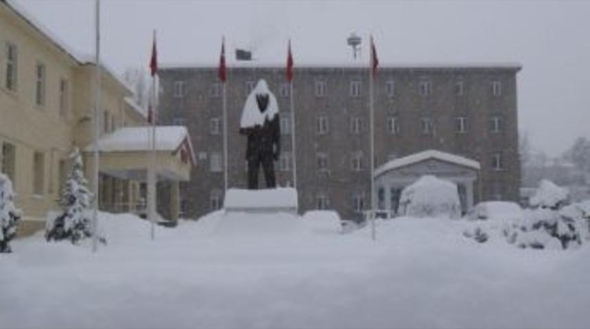 Tatvan&rsquo;da Kar Kalınlığı 1 Metreyi Buldu