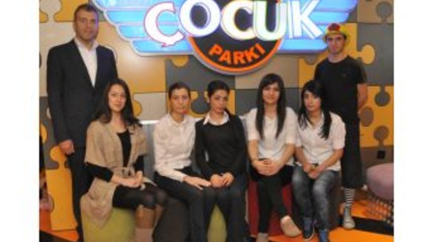 Oyun Alanı Ile Yetinmedi, Restoranında Pedagog Da &Ccedil;alıştırıyor