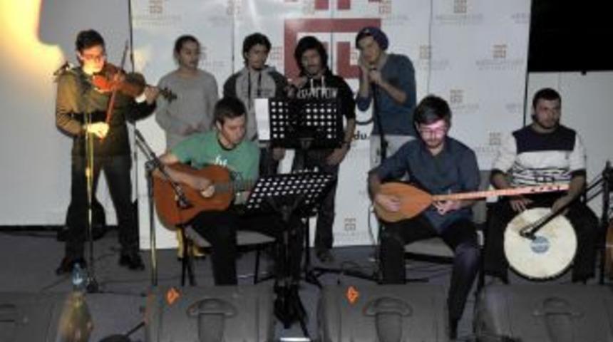 AG&Uuml;&rsquo;l&uuml; &Ouml;ğrencilerden M&uuml;zik Ş&ouml;leni