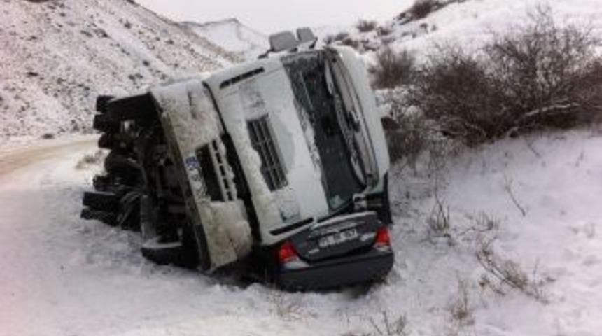 Kağızman&rsquo;da Trafik Kazası: 2 Yaralı