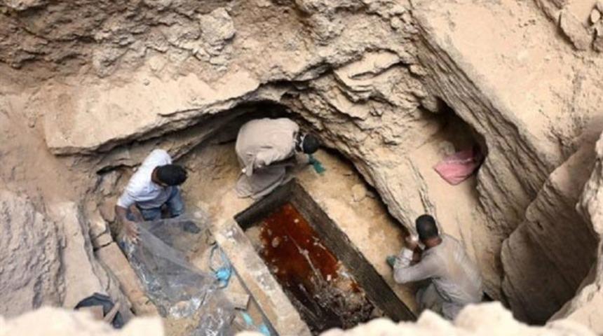 Mısır'da bulunan lahitin içinden lağım suyu çıktı!