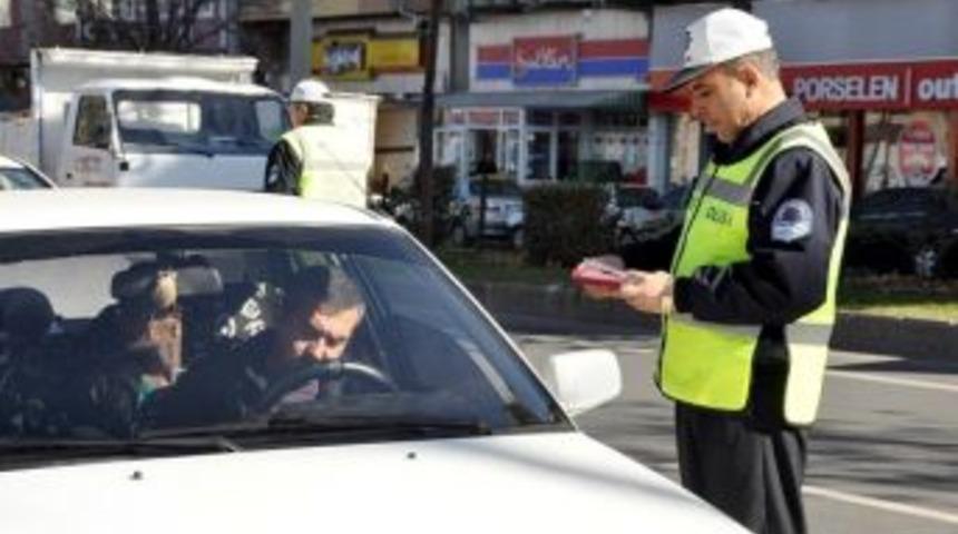 K&uuml;tahya Polisinden Kış Lastiği Uygulaması