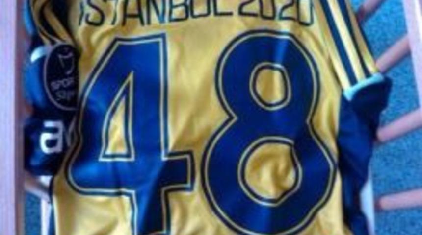 Salih U&ccedil;an'dan Yeni Doğan Bebeğe Forma S&uuml;rprizi