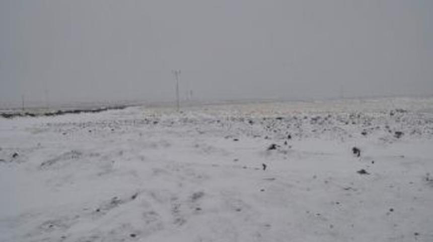 60 K&ouml;y Yolu Ulaşıma Kapandı, Okullar Tatil Edildi