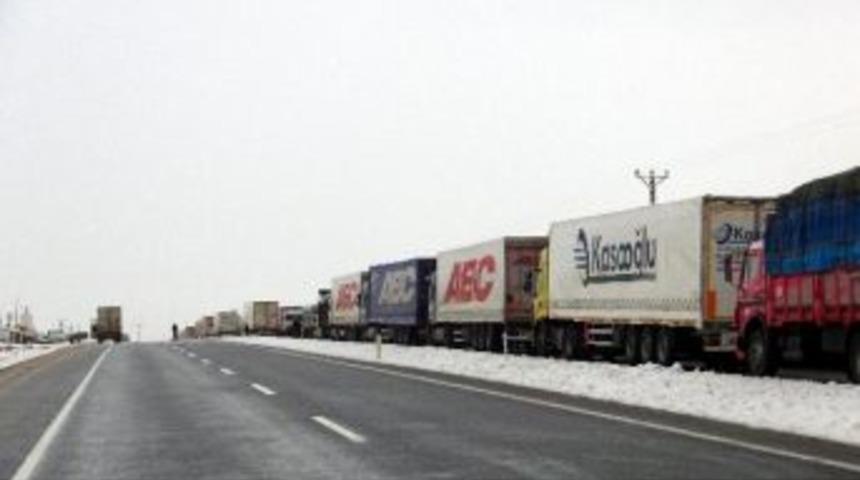 Yoğun Kar Nedeniyle Nusaybin'de Polis İpek Yolunu Kapattı