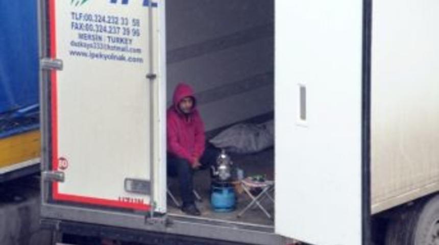 Cizre&rsquo;ye 3 G&uuml;nden Bu Yana Ulaşım Sağlanamıyor