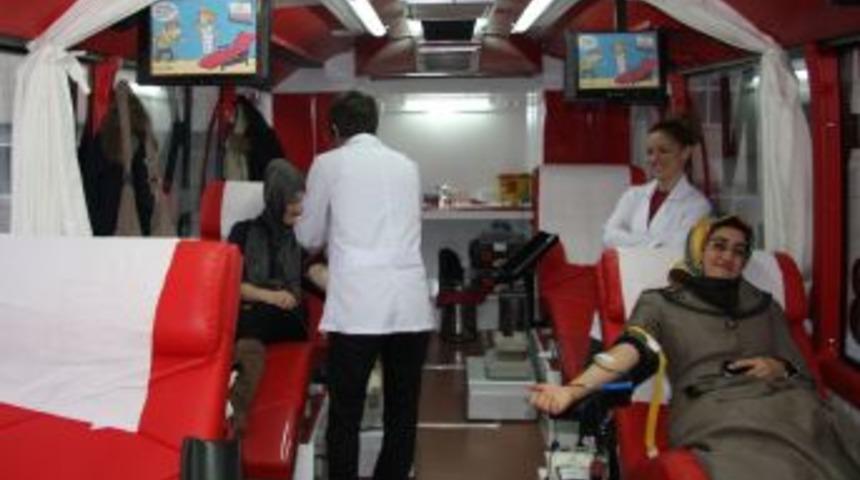 Kızılay Kan Toplama Ekibi Amasya &Uuml;niversitesi&rsquo;nden Memnun