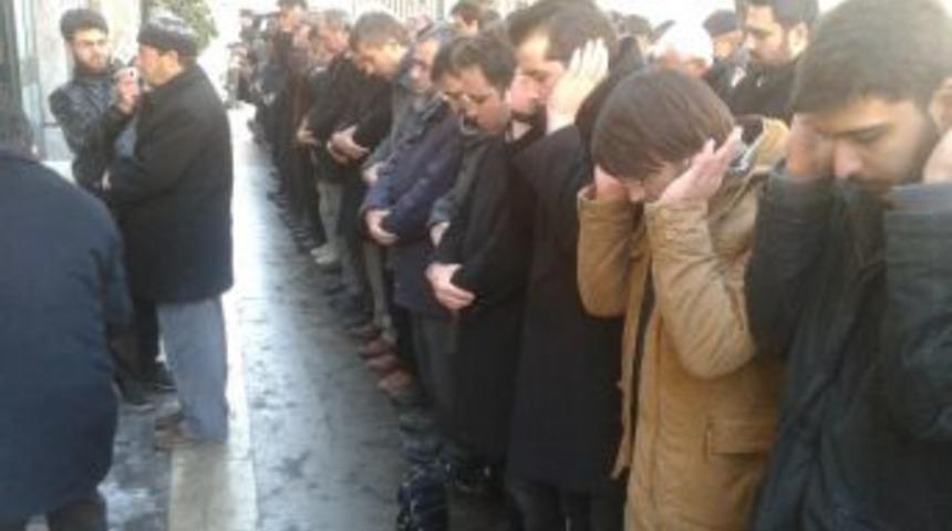 K&uuml;tahya'da Abdulkadir Molla İ&ccedil;in Gıyabi Cenaze Namazı