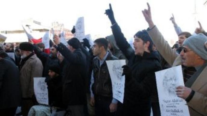 Konya&rsquo;da, Abd&uuml;lkadir Molla&rsquo;nın İdamı Protesto Edildi