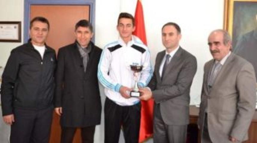 Futsal Şampiyonu Okuldan Şahin&rsquo;e Ziyaret