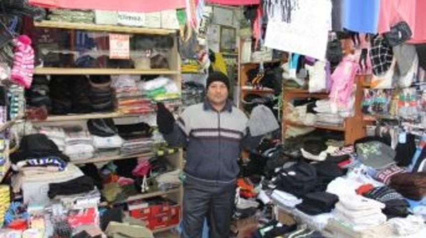 Kar Yağışı Esnafın Y&uuml;z&uuml;n&uuml; G&uuml;ld&uuml;rd&uuml;