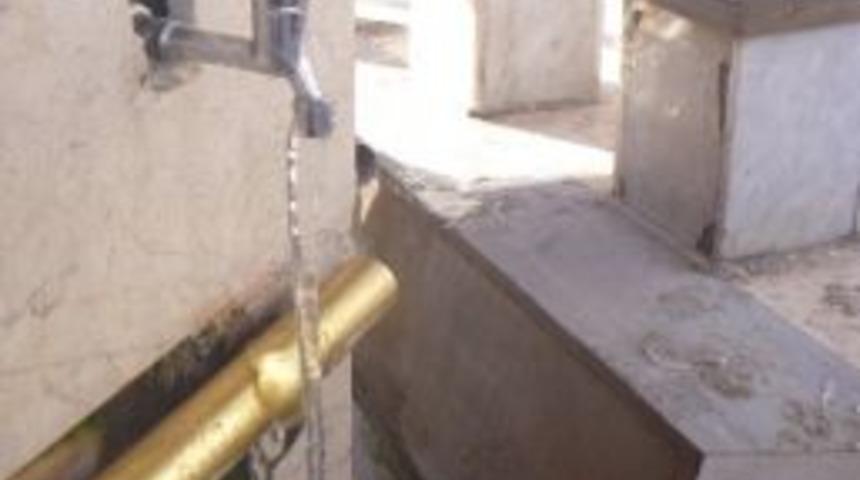 Bilecik'te Soğuk Hava &Ccedil;eşmeleri Dondurdu